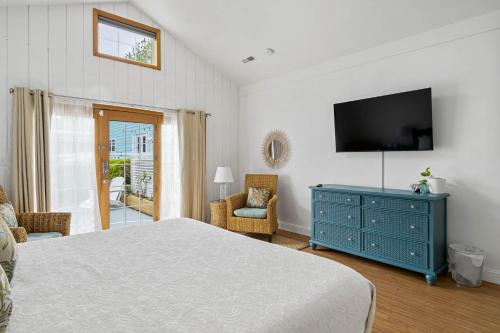 TV a/nebo společenská místnost v ubytování Mar Bella Boutique Hotel & Spa