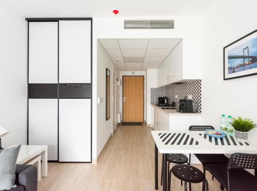 Kuchyňa alebo kuchynka v ubytovaní Praga Bliska Comfort Studio