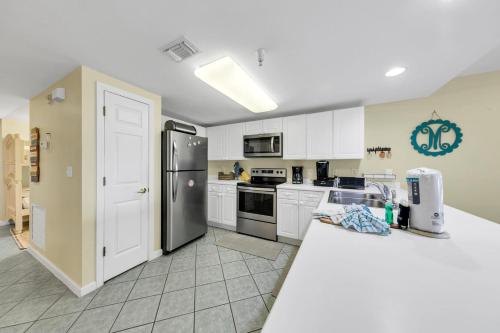 Amalfi Coast 113B - Steps from the Beach 2BD 2BA photo 18