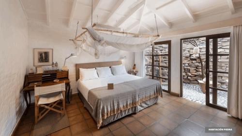 a bedroom with a bed and a desk with a desk at KiChic in Máncora