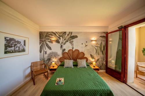 a bedroom with a bed with a green blanket on it at Sweet Life in Golf Is Molas in Pula