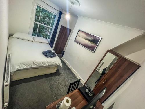 a small bedroom with a bed and a mirror at Wonderful cozy double room-Only Room in London