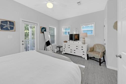 Voodi või voodid majutusasutuse Pelican Paradise - Near Gulf Place 2 pools and dogs allowed with pet fee toas