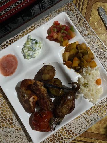 Makanan di atau berdekatan perkhemahan mewah