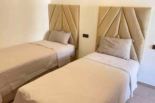 Una cama o camas en una habitación de Glamorous Marrakech