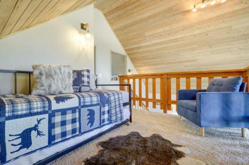 een woonkamer met een bank en een stoel bij Stylish Angel Fire Cabin with Deck - 2 Mi to Ski Mtn in Angel Fire