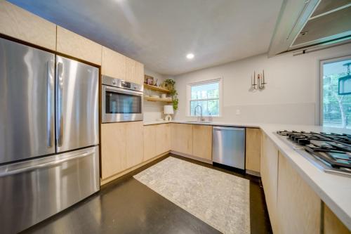 Gallery image of Stylish Willoughby Hills Retreat with Fireplace! in Willoughby Hills