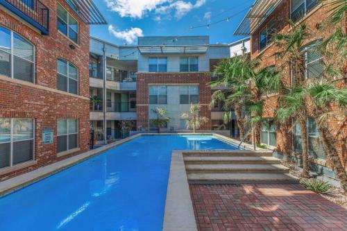 a large blue swimming pool in front of a brick building at 1001 Ross Avenue in Dallas