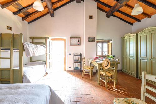 A bed or beds in a room at Agriturismo Pian di Fiume