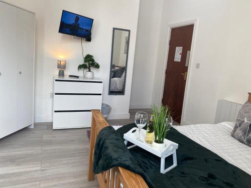 Η κουζίνα ή μικρή κουζίνα στο De Luxe Aparthotel