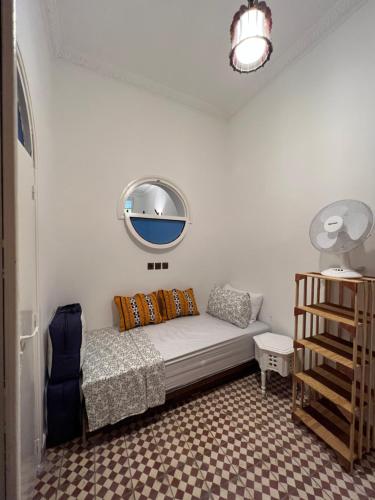 a small room with a bed and a mirror at Dar Coeur De Tanger - Riad Privé avec terrasse in Tangier