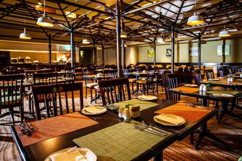a dining room with tables and chairs in a restaurant at Garden Court Kimberley in Kimberley