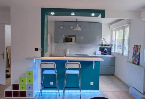 Grand appartement en face du RER A, Parking, Paris 20 mn, Disneyland 40 mn