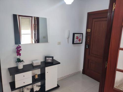 a room with a mirror and a dresser and a door at Amplio Apartamento con terraza a 150 m playa in Porto do Son