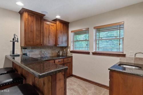Η κουζίνα ή μικρή κουζίνα στο Beautiful Priest Lake Home on the Golf Course