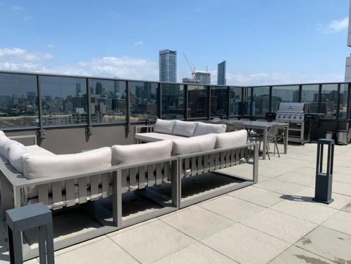 a group of benches sitting on top of a roof at Beautiful 1Bd Entertainment disrtrict. in Toronto