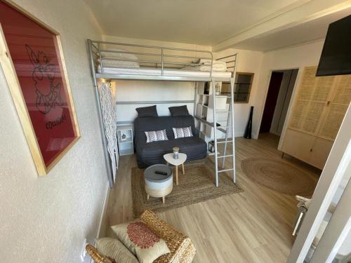 Posteľ alebo postele v izbe v ubytovaní Studio avec Terrasse et Parking à 300m de la Plage - Résidence Privée à Collioure - FR-1-309-372