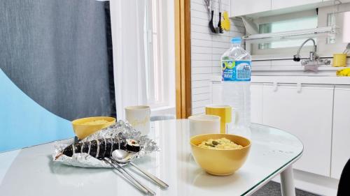 Hongdae&Sinchon 10min cozy house with 2 bedrooms_3