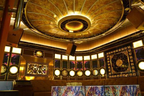a ceiling of a building with a large spiral at Quê Tôi Hotel in Soc Trang