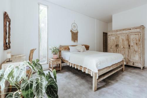 Ένα ή περισσότερα κρεβάτια σε δωμάτιο στο Surf & Yoga Bali