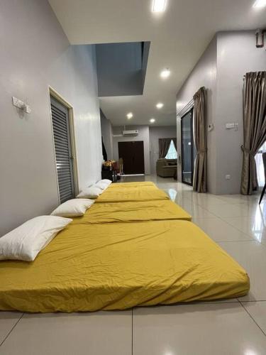 two beds are lined up in a room at 4B12B Bar 5 min City Center-no karaoke in Ipoh