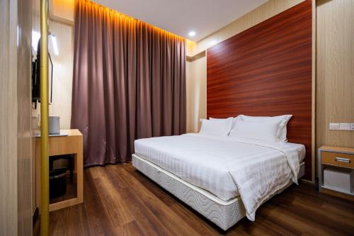 Ένα ή περισσότερα κρεβάτια σε δωμάτιο στο Semporna Garden Hotel