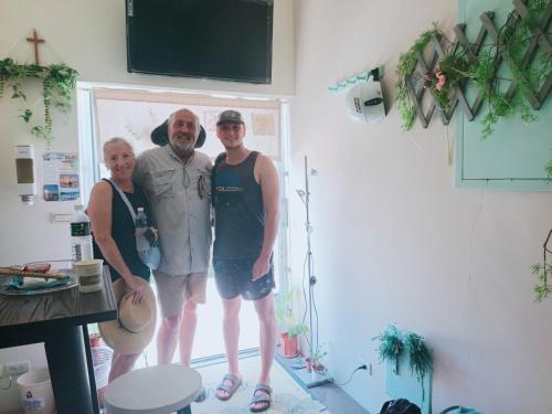 a group of three people standing in a room at 有風小院 in Green Island