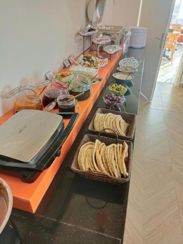 Makanan di atau berdekatan hotel