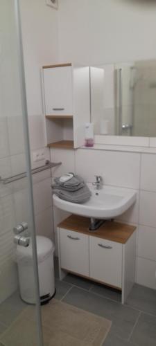 Bilik mandi di Apartment Goslar