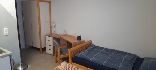 a bedroom with a bed and a desk and a desk at Apartment Goslar in Wolfenbüttel