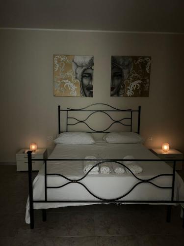Кровать или кровати в номере Rose house