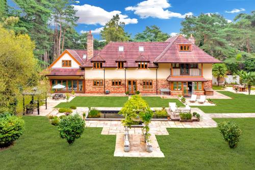 an exterior view of a house with a yard at Scotsdale - exclusive family home in Ringwood