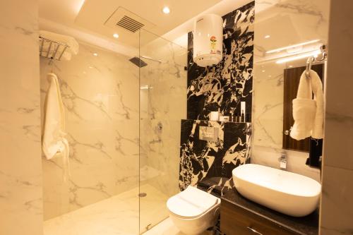 Koupelna v ubytování Hyphen Business Hotel