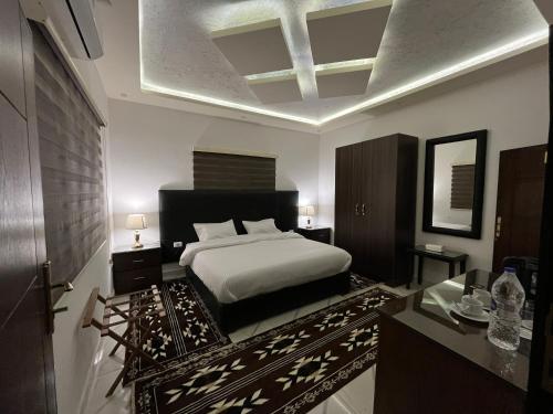 a bedroom with a bed with a white bedspread at Mansi Residence in Wadi Musa