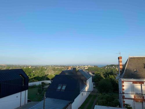 - une vue depuis le toit d'une maison dans l'établissement T2 toutneuf avec vue sur la baie, à Pléneuf-Val-André