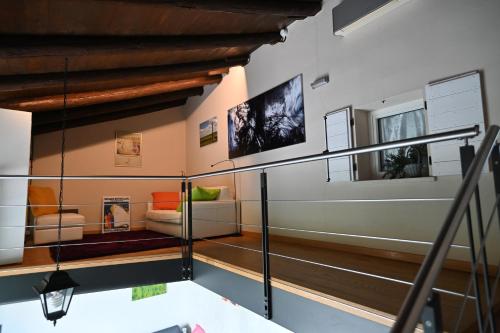 Area soggiorno di CA CENTOSA ARTISTIC HOUSE villa storica ristrutturata con patio e giardino