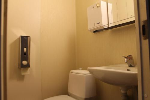 Koupelna v ubytování Budget apartment in Kotka # 1