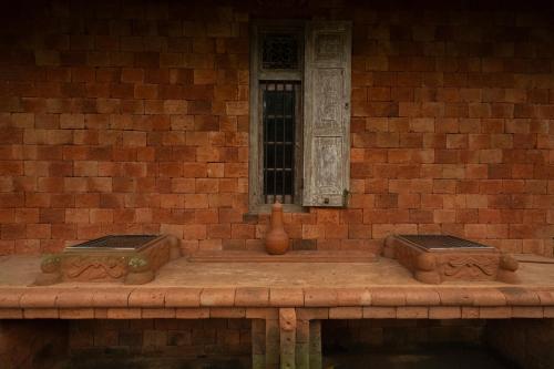 a brick building with a window and a table at Casa Heliconia in Gampaha