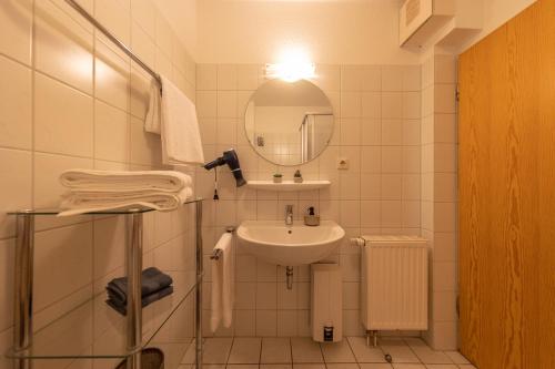 a small bathroom with a sink and a mirror at LM5-17 - Ferienwohnung Typ AB Komfort in Schottwarden