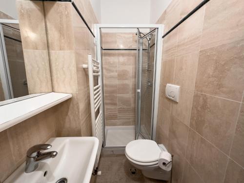 a bathroom with a shower and a toilet and a sink at La Casa di Eli Appartamenti in Pisa
