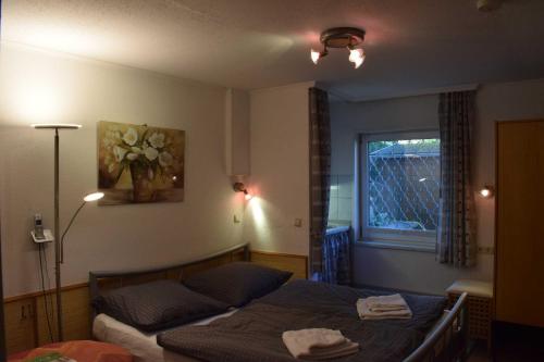 a bedroom with a bed and a vase of flowers on the wall at Ferienwohnungen Hagen in Zinnowitz