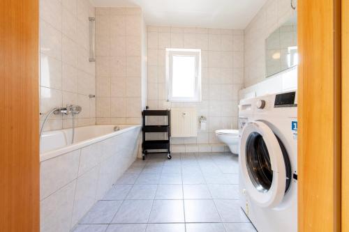 Ένα μπάνιο στο Stay & Work - 6 single beds - central