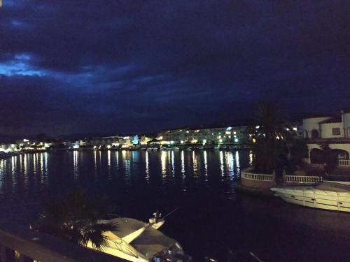 Apartament 3 persones amb piscina comunitaria Terrassa amb vistes canal i Llac St Maurici