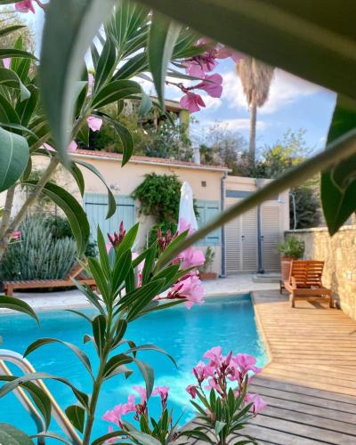 a swimming pool in a backyard with pink flowers at Eveleos Country House in Tochni
