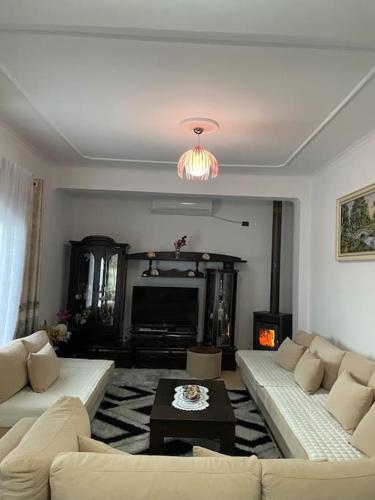 Fotografie z fotogalerie ubytování Comfortable and Luxurious home v destinaci Kamëz