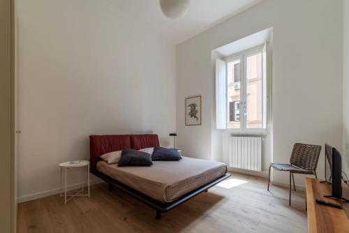 a bedroom with a bed and a window at Termini & Acquario Romano Bright Apartment in Rome