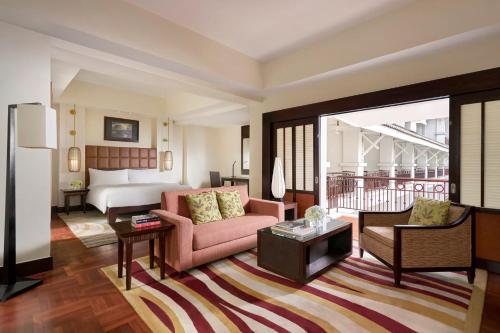 Χώρος καθιστικού στο InterContinental Hanoi Westlake by IHG
