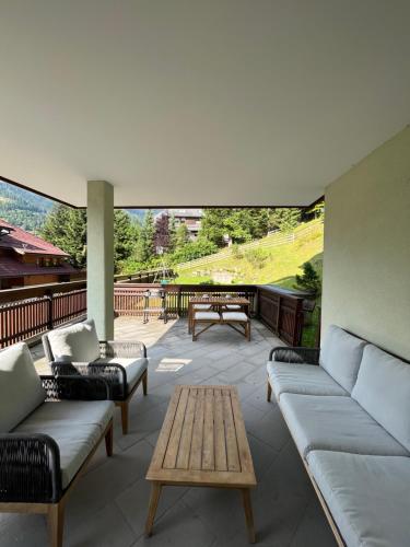 Χώρος καθιστικού στο 2 Bedroom Ski in Ski Out