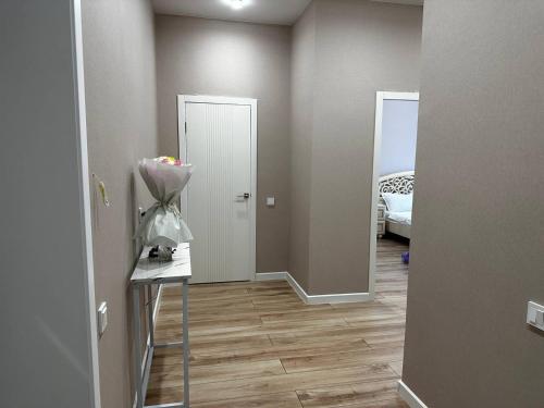 an empty room with a hallway with a room with a door at Новая квартира на Галактике in Uralsk