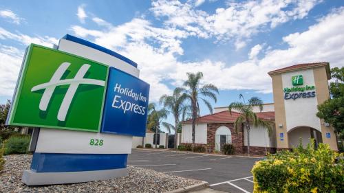 a sign in front of a houstonergy experts building at Holiday Inn Express Oakdale by IHG in Oakdale